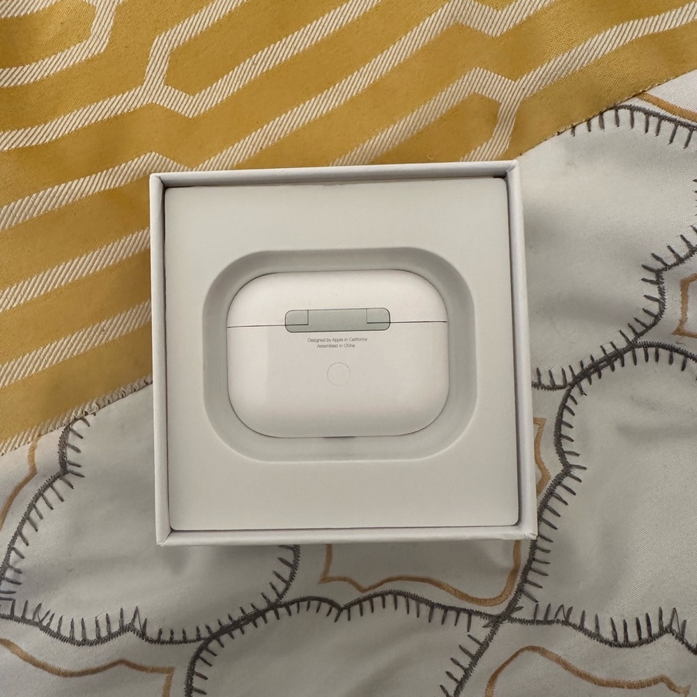 *Sealed* Airpods Pro - Picture 6 of 9